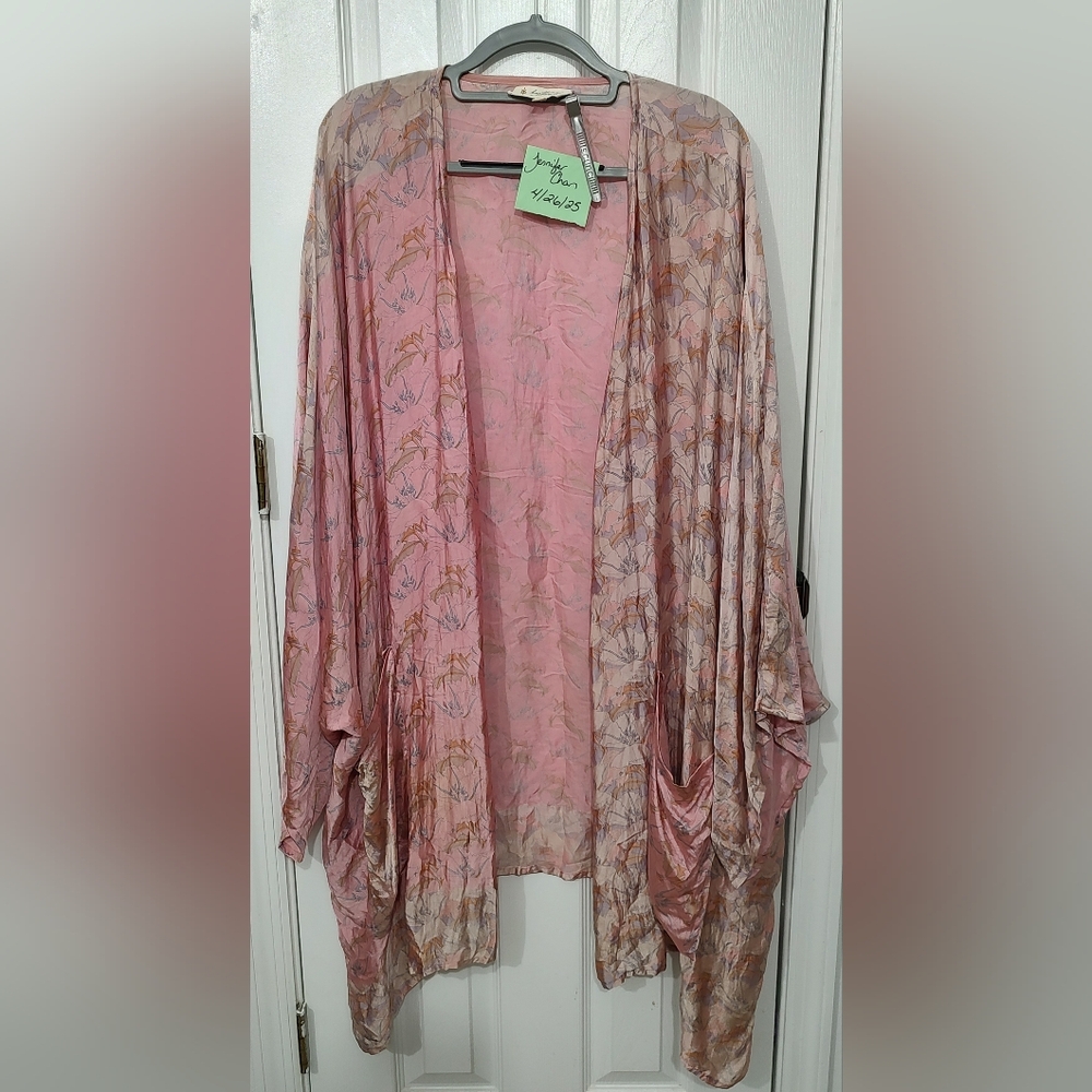 Kantha Bae Gaia Tunic (Silk) Beautiful pastel Pink Floral